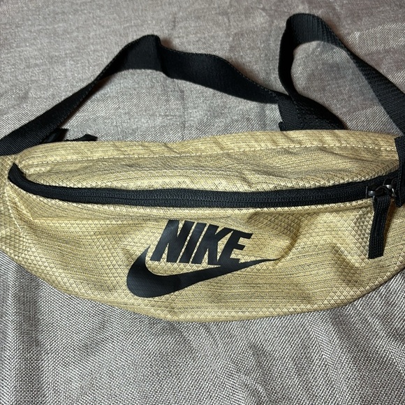 Nike Small Pack Bag UNISEX NWOT - Picture 6 of 12
